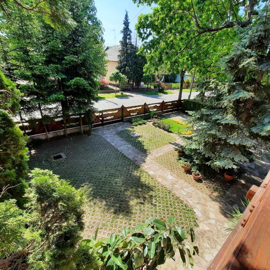 Toelgyes Apartment Хайдусобосло Экстерьер фото